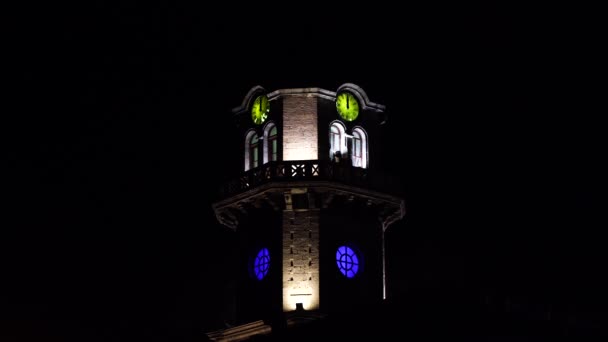 Orologio Della Vecchia Torre Della Città Conto Alla Rovescia Mezzanotte — Video Stock