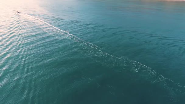 Velero Barco Pesca Agua Mar Temprano Mañana Hermoso Amanecer — Vídeo de stock