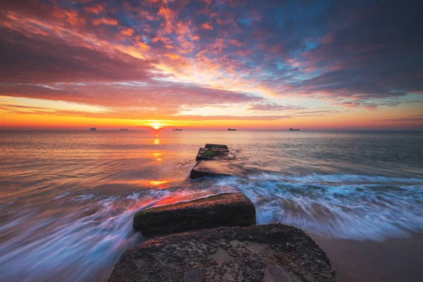 Beautiful sunrise over the sea — Stock Photo, Image