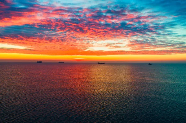 美丽的日出在海面上 — 图库照片