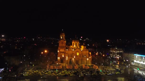 バルナ ブルガリアの新年の夜 空で花火を燃焼 街並み空中風景 — ストック動画