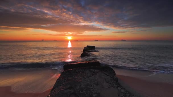 Prachtige Zonsopgang Boven Zee — Stockvideo