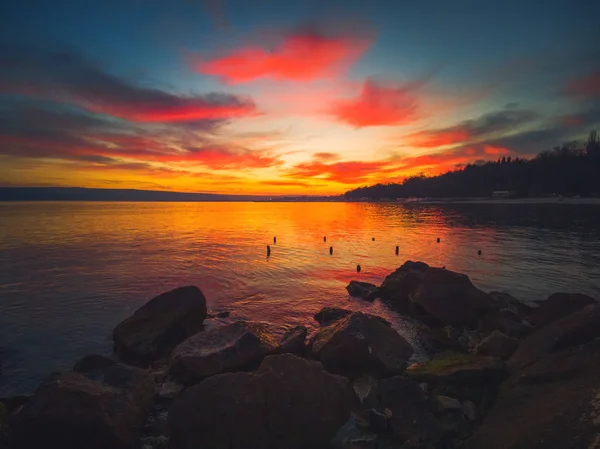 Hermoso paisaje nublado sobre el mar —  Fotos de Stock