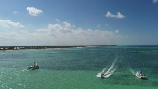 Tropikalne Wakacje Punta Cana Dominikana Widok Lotu Ptaka Plażę Parasailing — Wideo stockowe