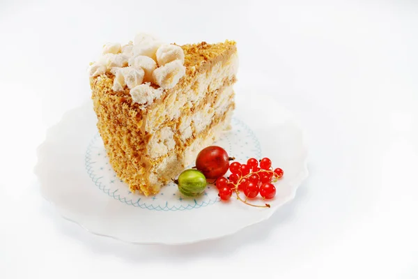 Torta Fatta Casa Con Amaretto Noci Sfondo Bianco — Foto Stock