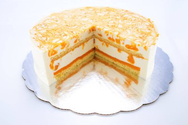 Mango püresi ve krema ile Mus kek