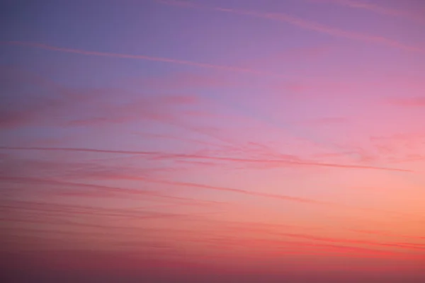 Wolkenlandschaft und blauer Himmel, Sonnenaufgang — Stockfoto