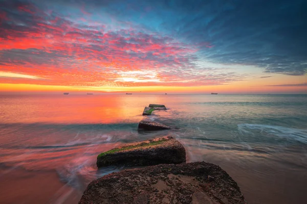 Beautiful sunrise over the sea — Stock Photo, Image