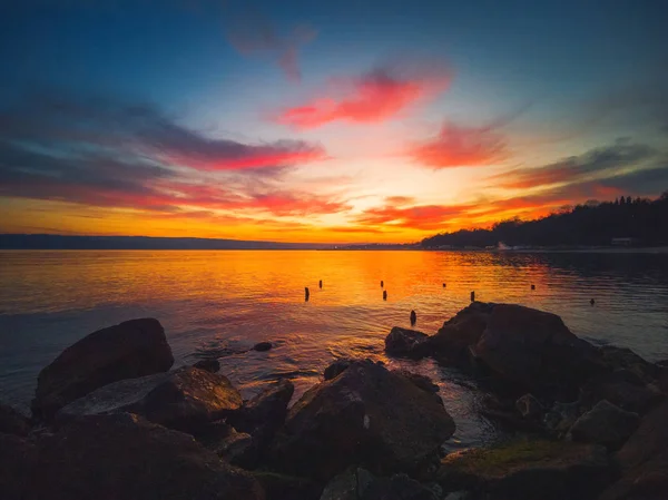 Hermoso paisaje nublado sobre el mar — Foto de Stock