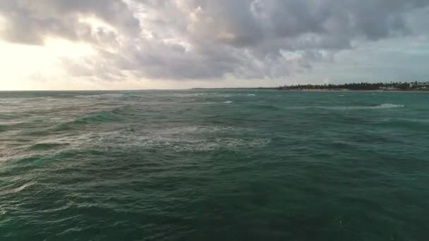 Flygfoto Över Karibiska Havsvågor Och Landskap Tropiska Dominikanska Republiken — Stockvideo