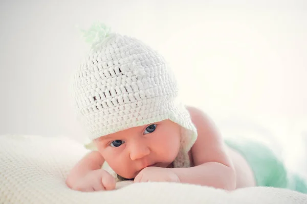 Neugeborenes liebenswertes eine Woche Baby schläft — Stockfoto