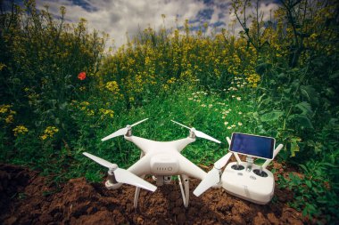 Bir bahar tarlasında İHA.