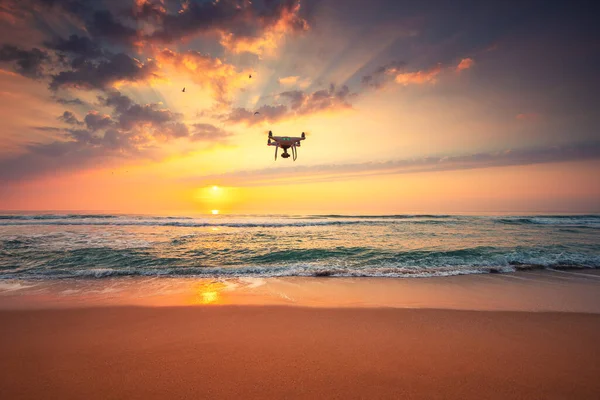 Krásné Ráno Nad Mořem Létající Drony — Stock fotografie
