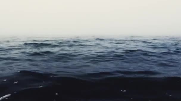 Θάλασσα Κυματισμός Νερό Και Ομίχλη Βίντεο — Αρχείο Βίντεο