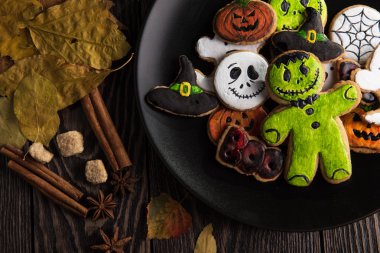 Cadılar Bayramı için ev yapımı lezzetli zencefilli bisküviler.