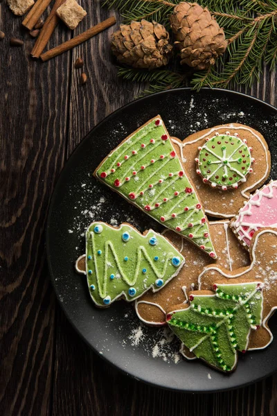 Nieuwjaar zelfgemaakte peperkoek — Stockfoto