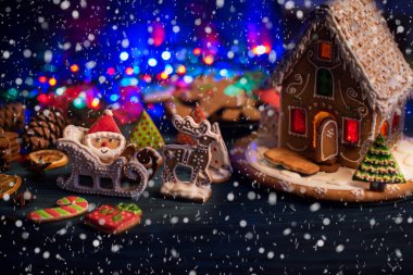 Işıklı ev gingerbread