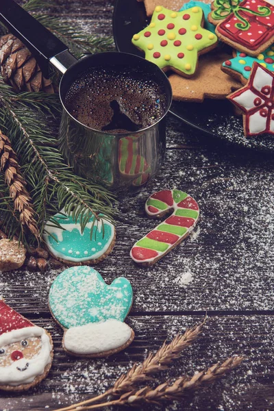 Perníky a kávu pro silvestrovský či vánoční — Stock fotografie
