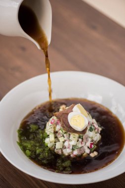 Geleneksel Rus Kvas çorba okroshka