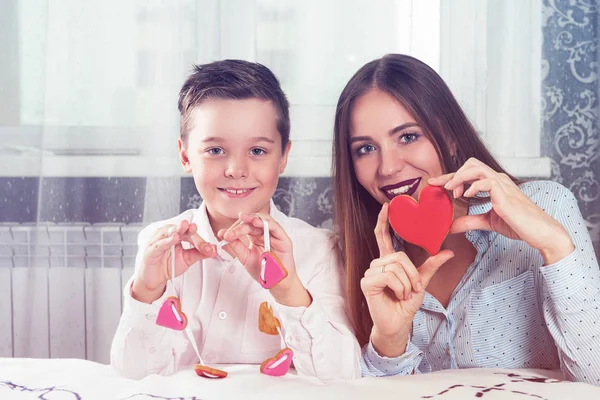 Mutlu Sevgililer, anne ya da kadın gün