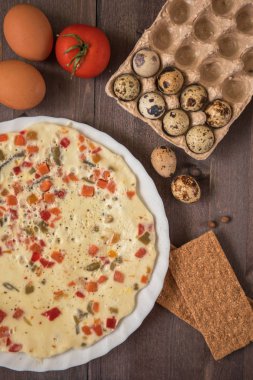 farklı yumurta ile pişmiş omlet