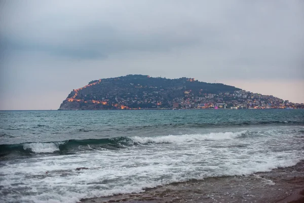 Alanya ville, vue de la plage — Photo