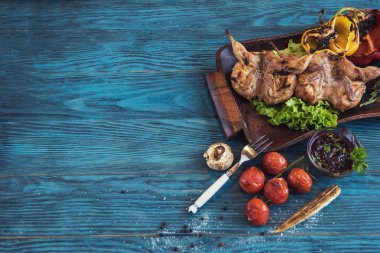 Kızarmış bıldırcın eti