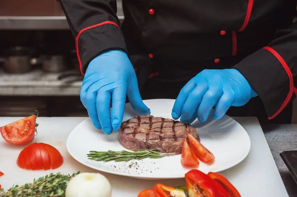 Набір шеф-кухаря смажене м'ясо — стокове фото