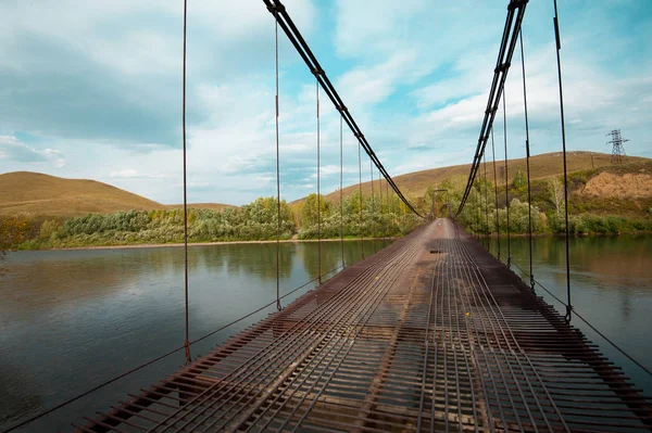 Ponte suspensa de perigo — Fotografia de Stock