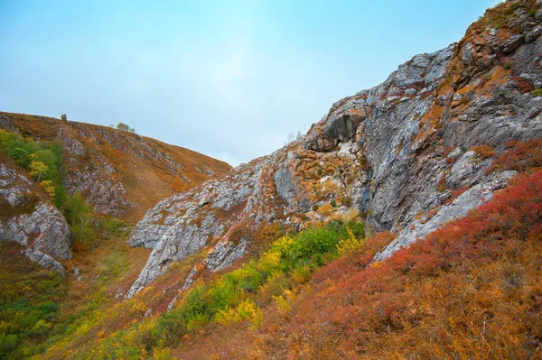 Berge im Schönheitstag — Stockfoto