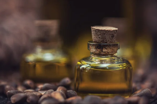 Aceite de nueces de cedro —  Fotos de Stock