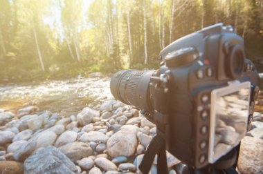 Telefoto lens ile fotoğraf makinesi