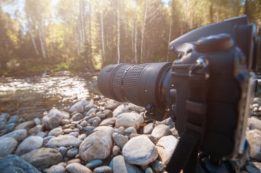 Telefoto lens ile fotoğraf makinesi