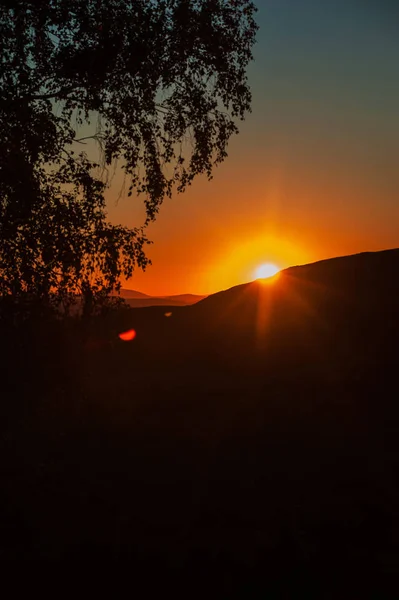 Skönhet solnedgång i bergen — Stockfoto