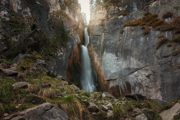 Cachoeira no rio Shinok — Fotografia de Stock