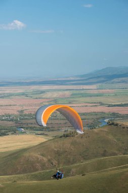 Dağları'nda yamaç paraşütü
