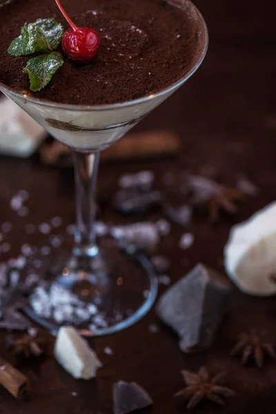 Dessert aus verschiedenen Schokoladenarten — Stockfoto