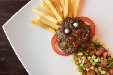 Komik et pirzola yüz