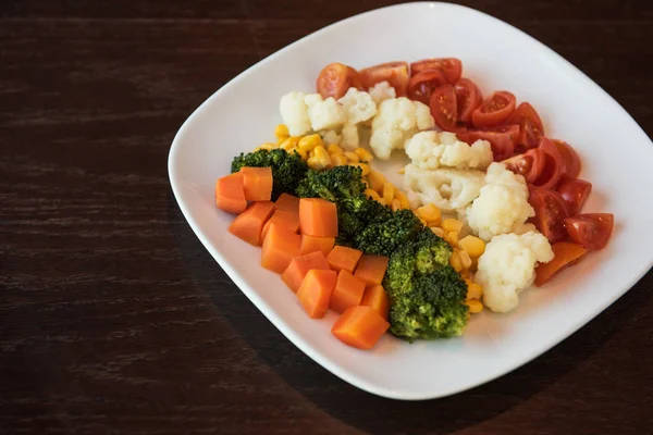 Vařená zelenina na talíři — Stock fotografie