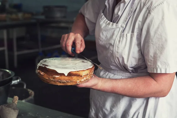 Producción manual de pasteles —  Fotos de Stock