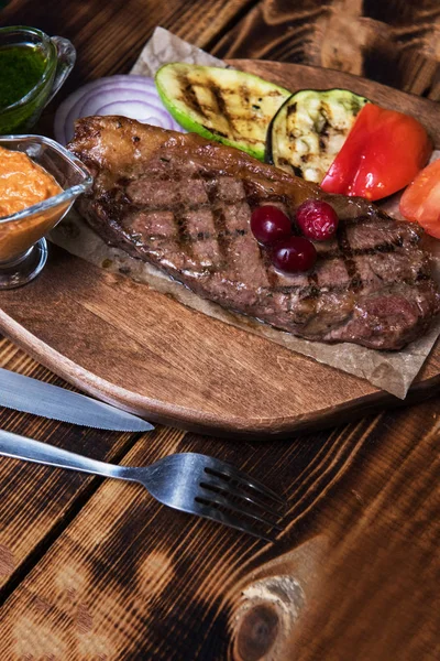 Grilled beef steak — Stock Photo, Image