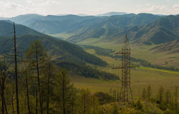 Pilastro elettrico in montagna — Foto Stock