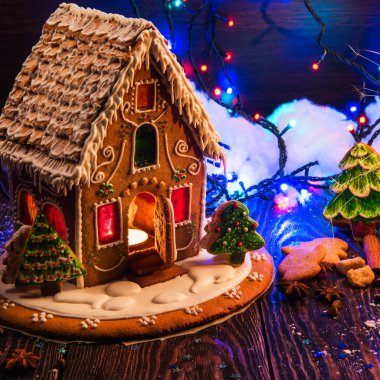 Işıklı ev gingerbread