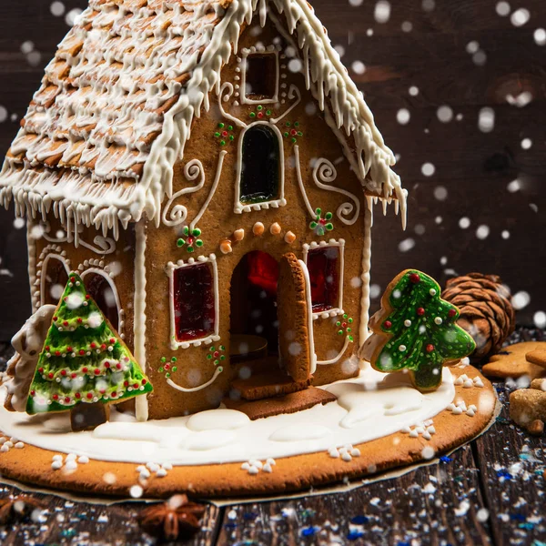 Işıklı ev gingerbread