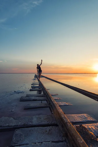 Pôr-do-sol beleza no lago salgado — Fotografia de Stock