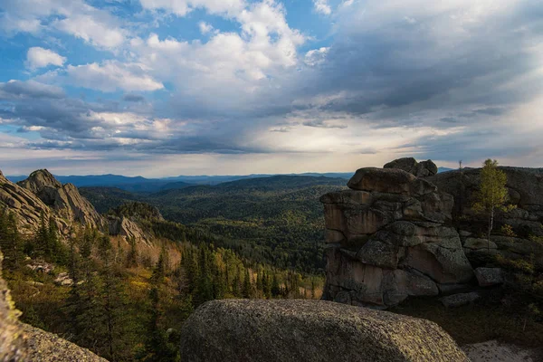 Altay dağlarında görünümünde Güzellik