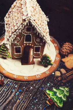 Işıklı ev gingerbread
