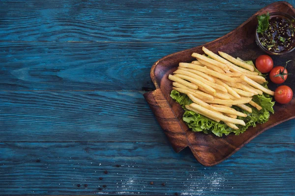 Batata frita no prato — Fotografia de Stock