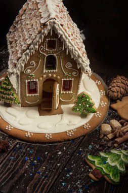 Işıklı ev gingerbread