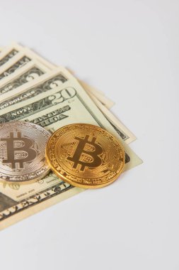 Bitcoin madeni para dolar ile